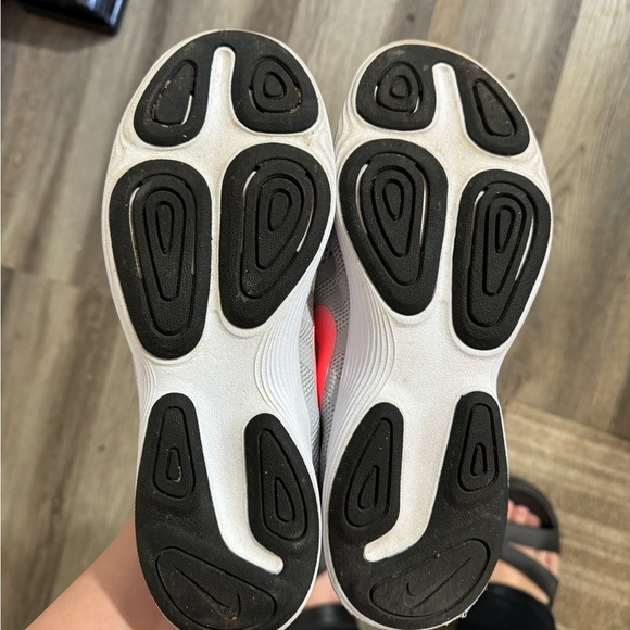 Nike Women's Athletic Shoes Gray and Pink - Picture 4 of 5